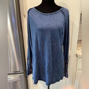 Dark blue long sleeve flowered cuff